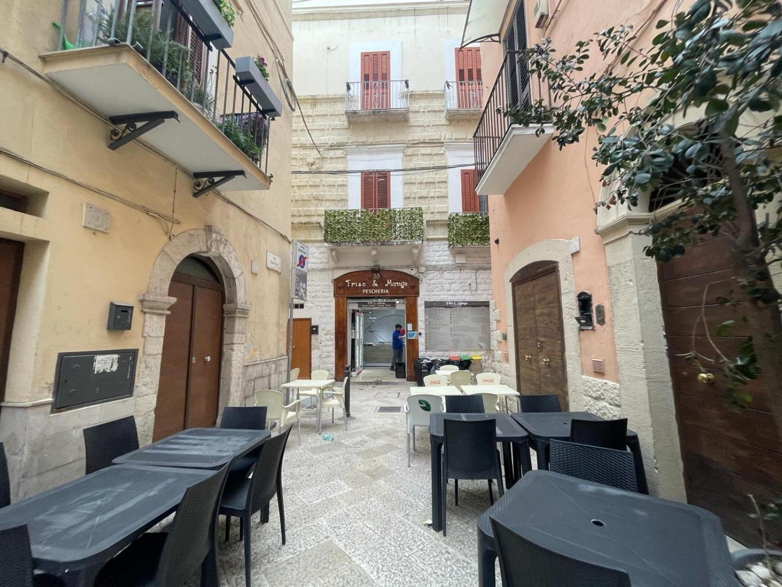 Corte Del Dattilo Nel Borgo Antico Bari Luaran gambar