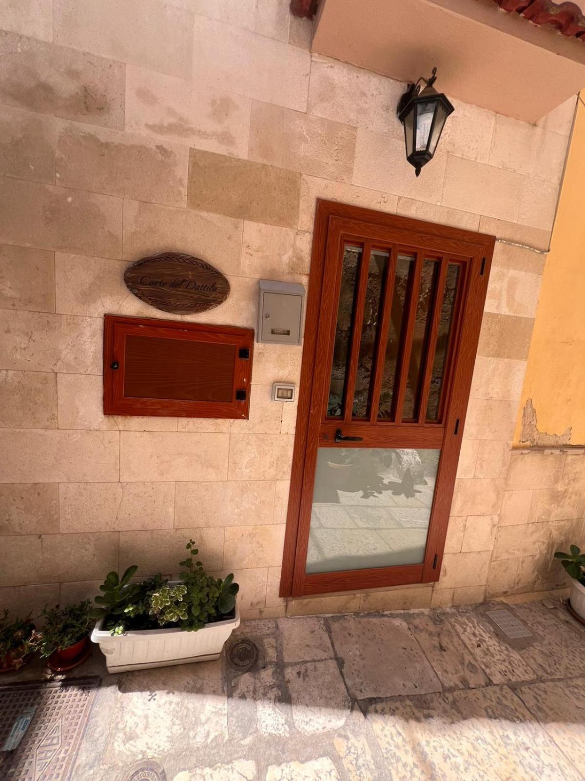 Corte Del Dattilo Nel Borgo Antico Bari Luaran gambar